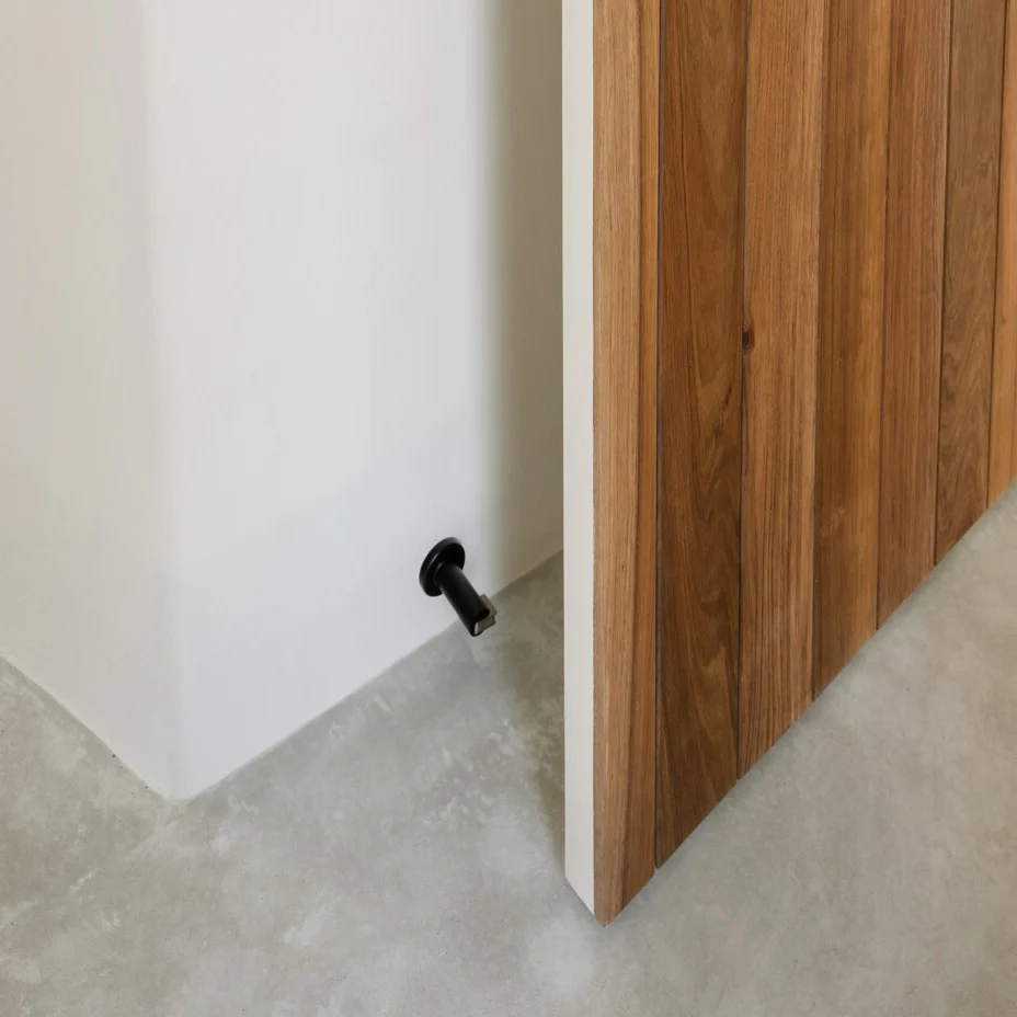 Zanda Magnetic Door Stop Heavy Duty 75mm Matte Black - Image 3